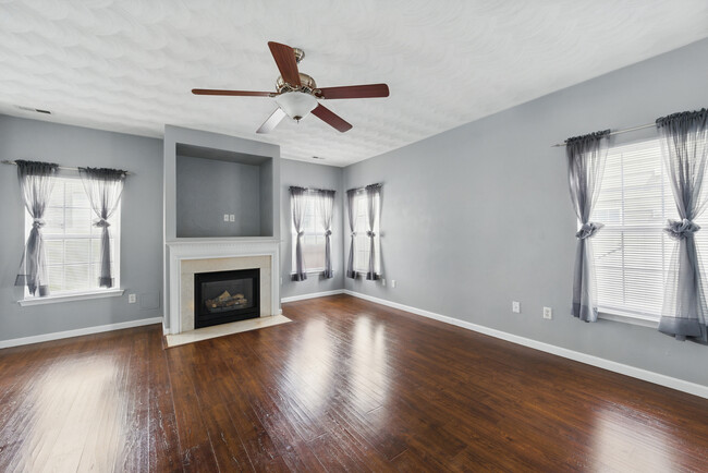 Building Photo - 1023 Snead Dr