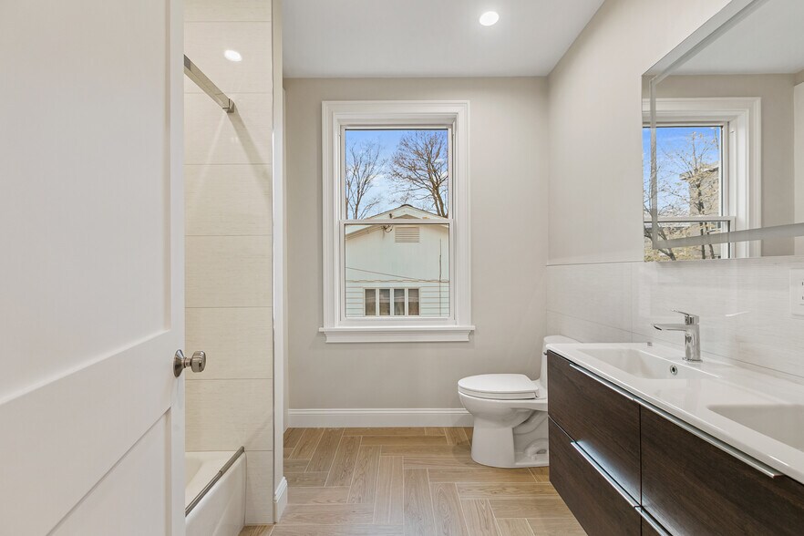 Building Photo - 14 Newell Rd