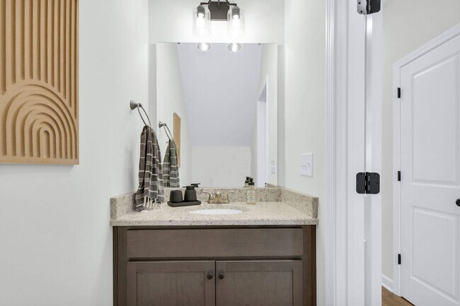 Building Photo - 717 Utley St