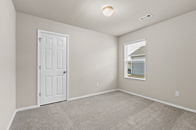 Building Photo - Beautiful new build home!