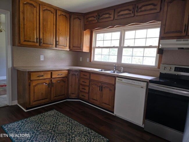 Building Photo - 415 Highland Dr