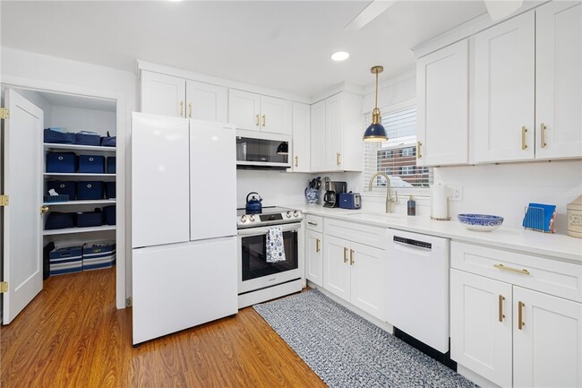 Building Photo - 70 Carroll Ave