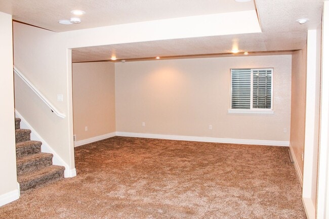 Building Photo - Meticulously maintained townhome on August...
