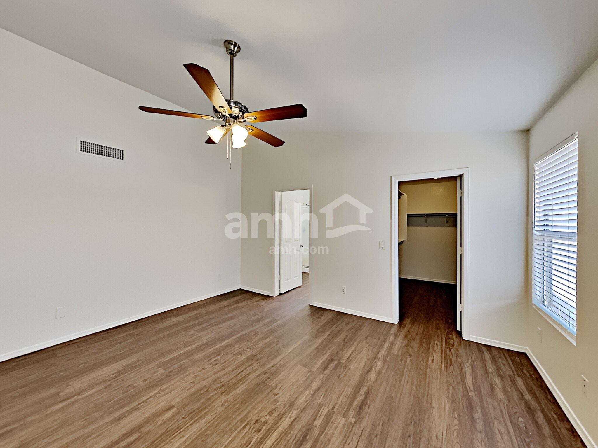 Building Photo - 12554 W Holly St