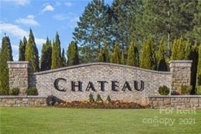 Building Photo - Very New 5 Bedroom 3 full baths in Steele Creek