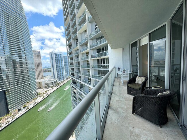 Building Photo - 475 Brickell Ave