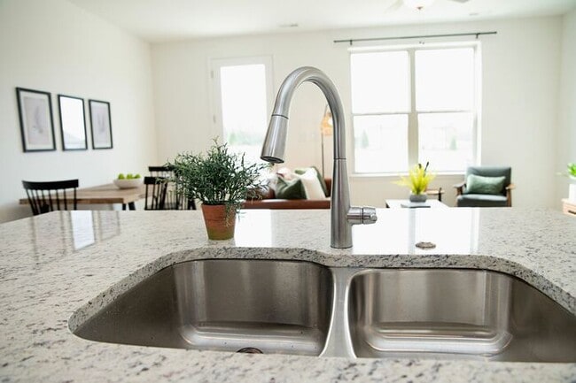 Building Photo - Modern Townhome at Clover Ridge! Now Offer...