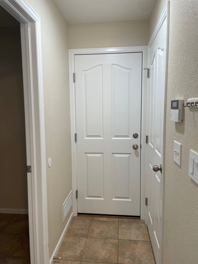 Building Photo - 5505 Abbeywood Cir