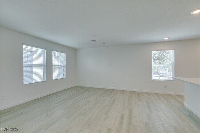 Building Photo - 6229 Mangler St