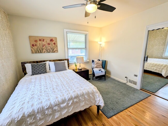 Light and spacious, queen bedroom with desk and seating. Mirrored closet. Tv in room - 3123 W 55th Ave