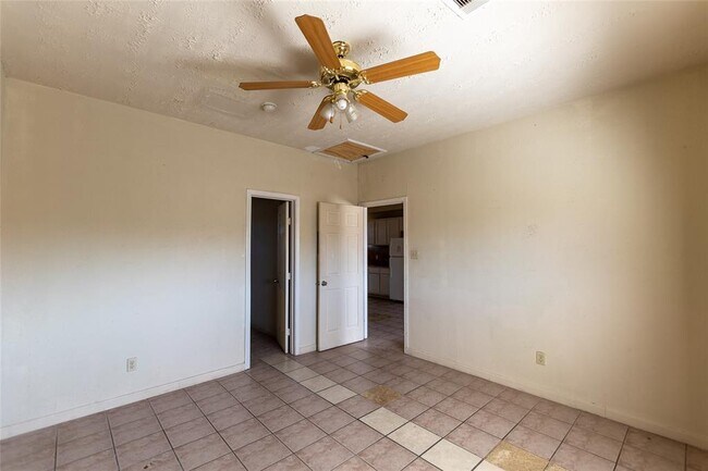 Building Photo - 4720 Yellowstone Blvd