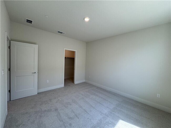 Building Photo - 140 Labrusca Dr