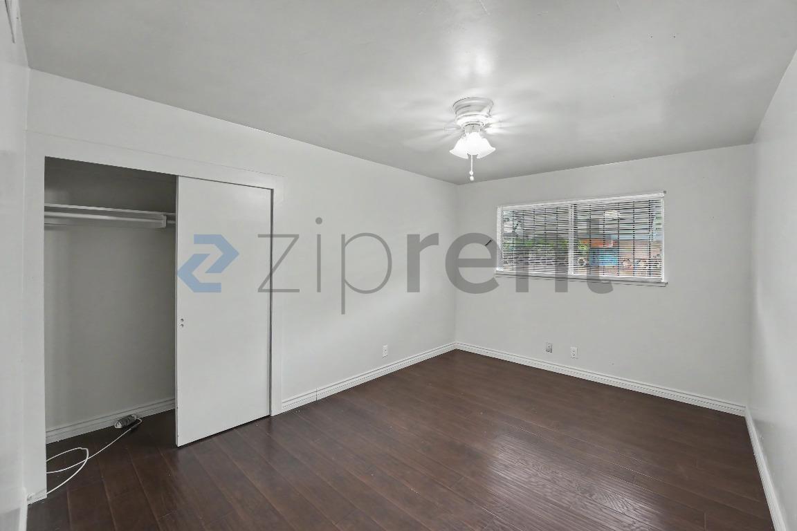 Building Photo - Unit