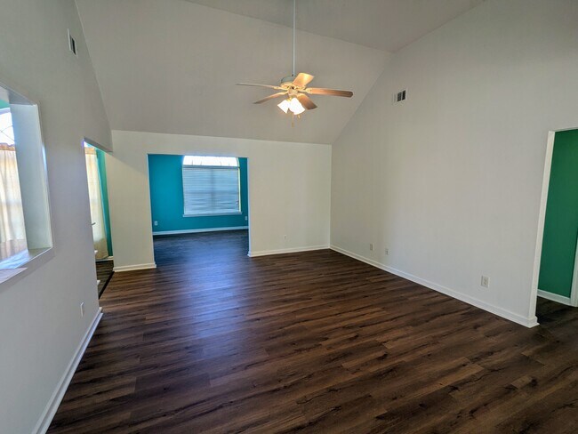 Building Photo - 110 Nandina Wy