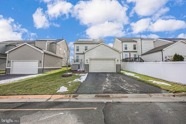 Building Photo - 317 Foxglove Way