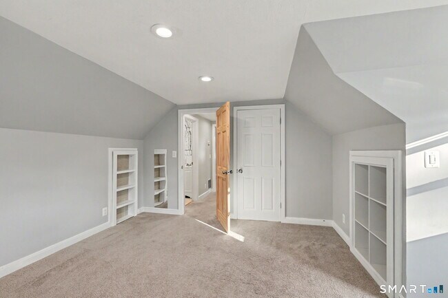 Building Photo - 142 N Taylor Ave