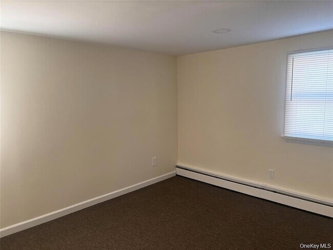 Building Photo - 215 E Lakewood St