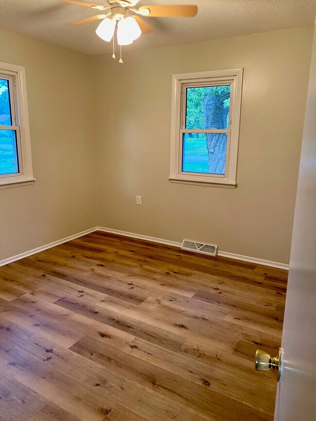 Building Photo - 522 S Missouri Ave