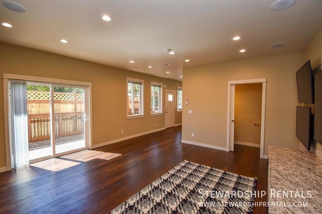 Building Photo - 1797 Mill Alley