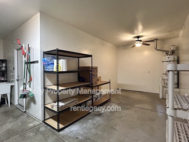 Building Photo - 523 Cascade Dr