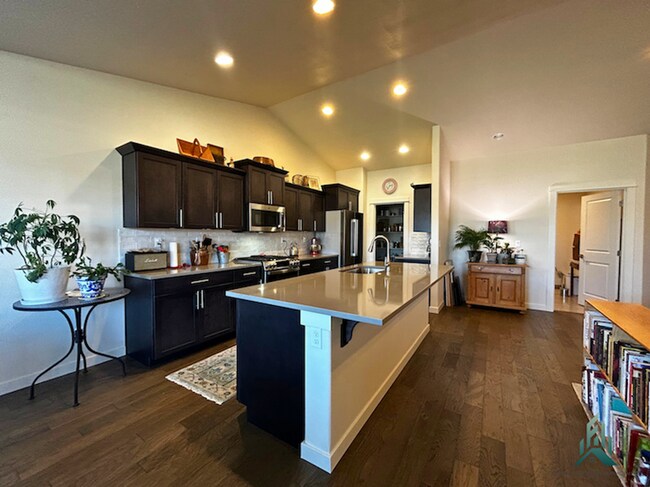 Building Photo - Premium 4-Bedroom, 3-Bathroom Home for Rent