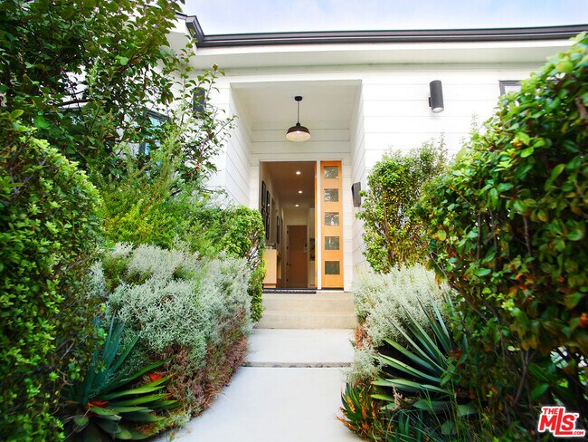 Building Photo - 3744 Somerset Dr