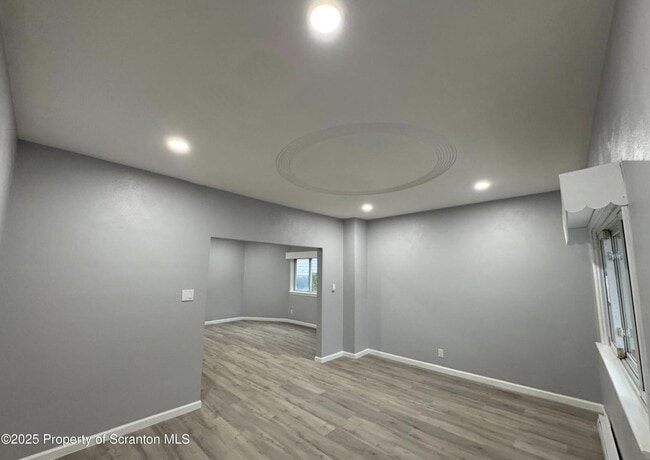 Building Photo - 342 N Main St