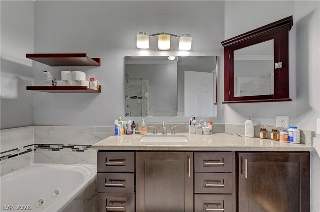 Building Photo - 2050 W Warm Springs Rd