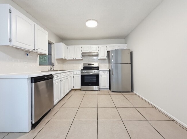 Building Photo - 3/2 Home in College Park