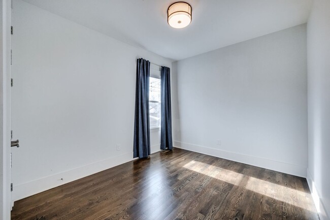 Building Photo - Lovely 3BE/3modern farmhouse is a sheer de...