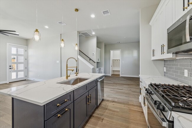 Building Photo - 5823 Mansfield Heights Ln