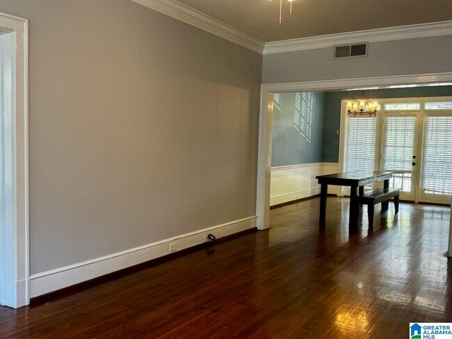 Building Photo - 3007 Highland Ave