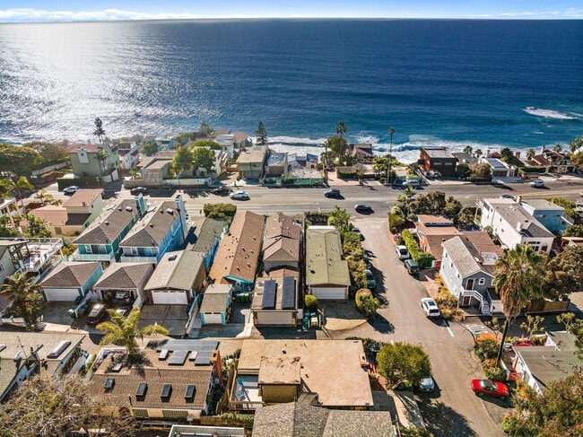 Building Photo - Oceanview Cottage Steps from Iconic Thousand Steps Beach