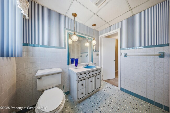 Building Photo - 612 Philo St