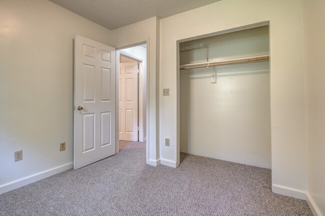 Building Photo - 135 Clover Valley Cir