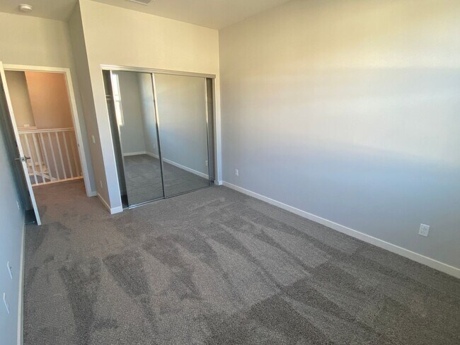 Building Photo - Brand New Home