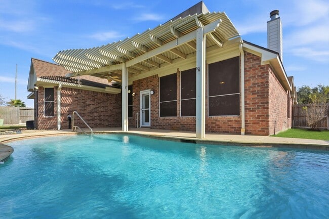 Building Photo - 18915 Rustling Ridge Dr