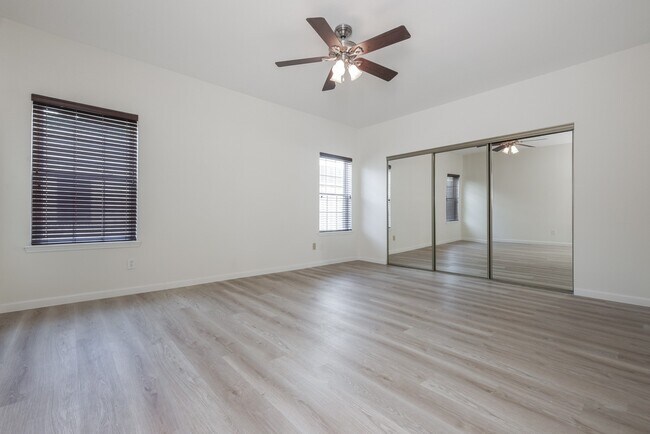 Building Photo - 17441 Red Oak Dr