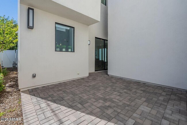 Building Photo - 2130 E Turney Ave