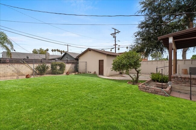 Building Photo - Updated Winnetka 3-Bedroom with Backyard a...
