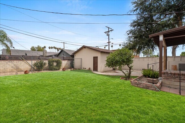 Building Photo - Updated Winnetka 3-Bedroom with Backyard and Detached Garage