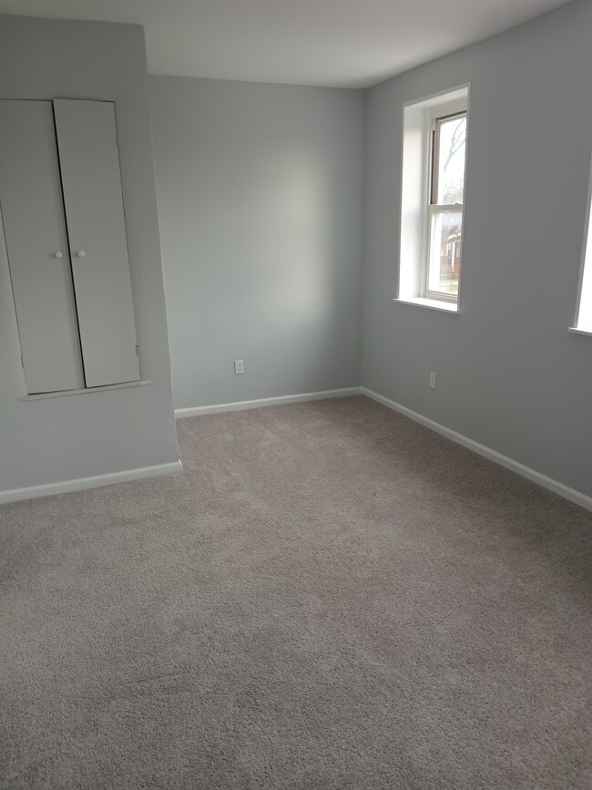 Master bedroom 2 - 2870 W Garrison Ave