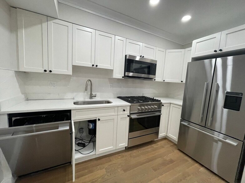 Building Photo - 3 Lopez Ave