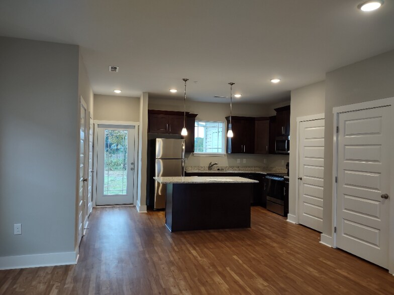 Primary Photo - 1021 Wells Way