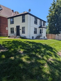 Building Photo - Hanscom Park Duplex