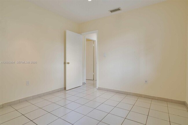 Building Photo - 337 Grand Canal Dr