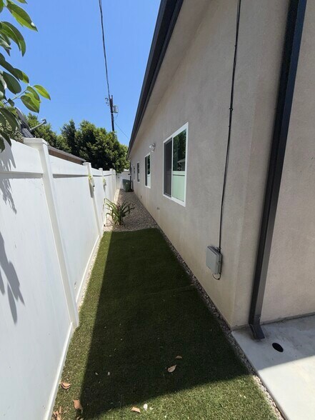 Building Photo - 6381 Newcastle Ave