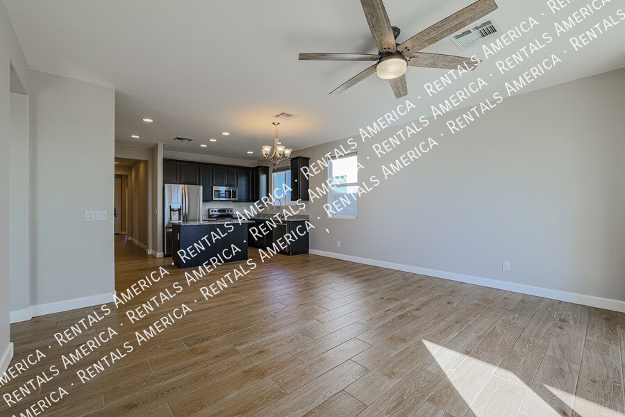 Building Photo - 37661 N Bentgrass Rd