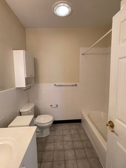 Building Photo - 454 Green St