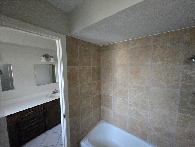 Building Photo - 4242 Honey Oaks Dr